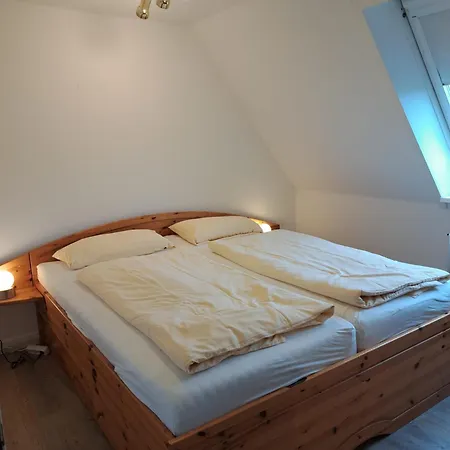 Falkenweg 13 Appartement *